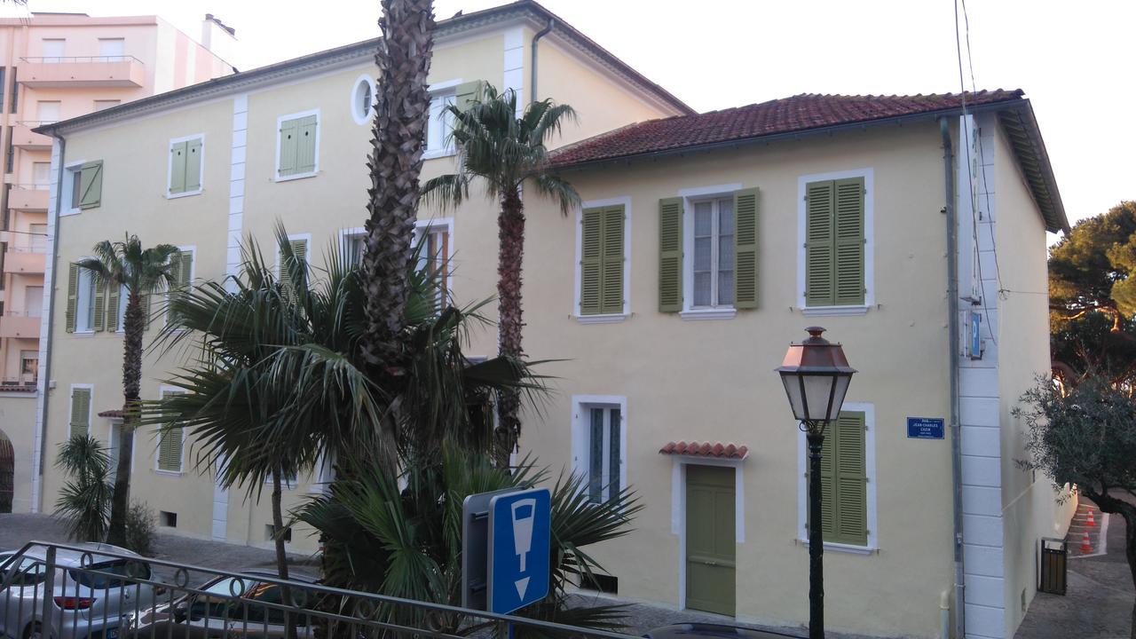 L'Ilot Fleuri Hotel Льо Лаванду Екстериор снимка